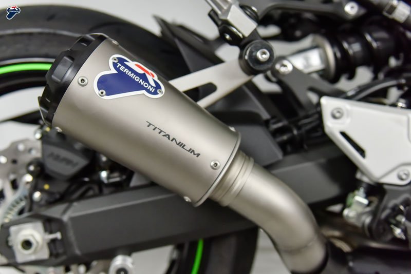 KAWASAKI Z900 – SLIP ON SO02 GP2R – RHT+LINK+HEAT SHIELD 8