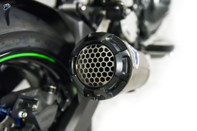KAWASAKI Z900 – SLIP ON SO02 GP2R – RHT+LINK+HEAT SHIELD 7